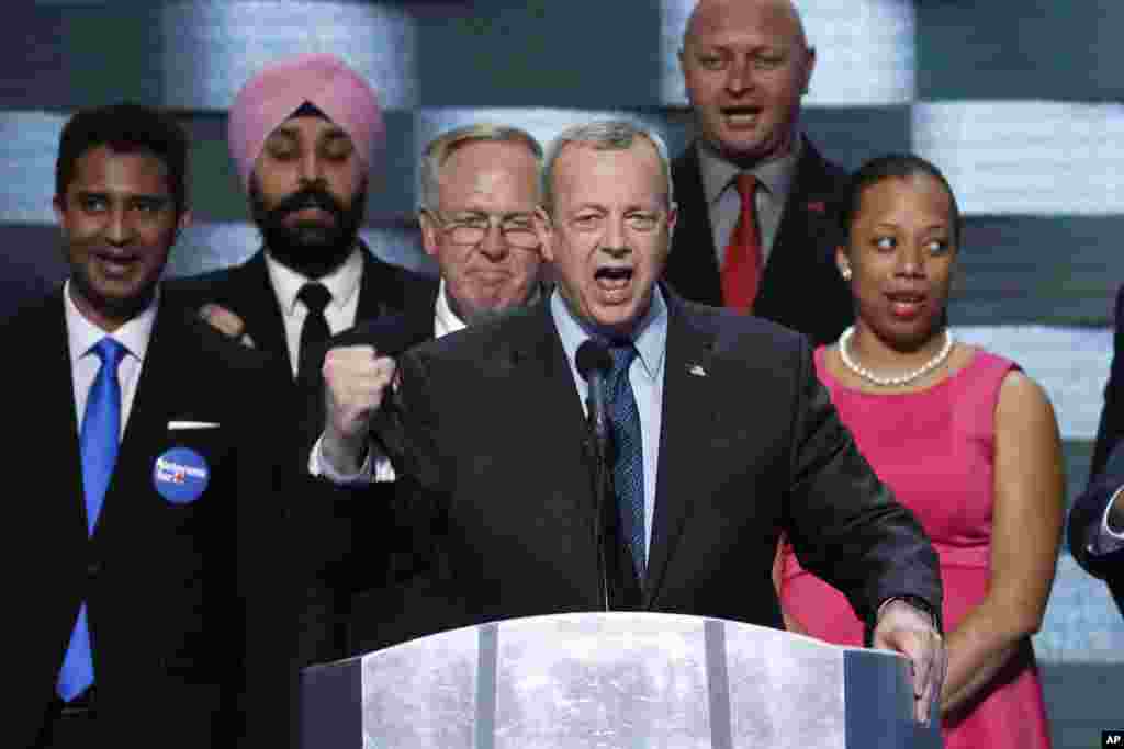 Gen. John Allen, (Ret.) stands with veterans as he speaks during the final day of the Democratic National Convention in Philadelphia, July 28, 2016.