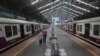 Станция метро в Мумбаи. 22 марта 2020 г. 