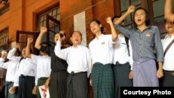 ကန့်ကွက်သပိတ်မှောက်ခဲ့တဲ့ကျောင်းသားတွေ
