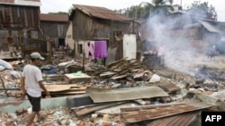 Cư dân bị đuổi khỏi nhà và nhà cửa gần hồ Boeung Kak bị phá hủy