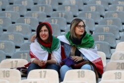 حضور زنان در ورزشگاه آزادی - مسابقه ایران و کامبوج