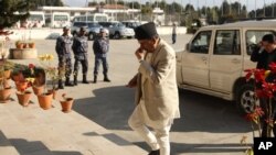 Nepali Congress leader Ram Chandra Paudel arrives at parliament in Kathmandu for another round of elections for prime minister, Jan 12, 2011. Paudel later withdrew his candidacy.