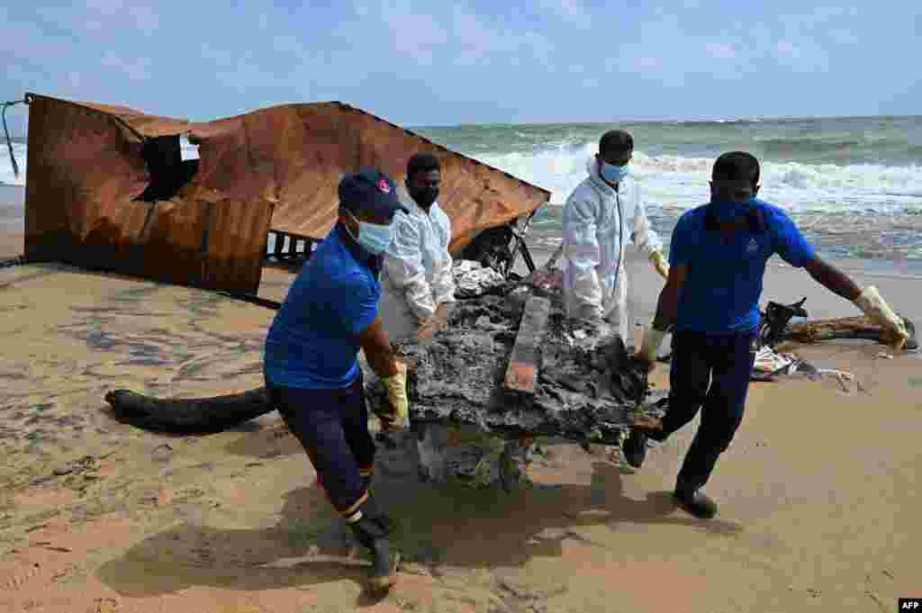 پلاسٹک اور دیگر جلے ہوئے ٹکڑوں نے ماہی گیری کو بھی ناممکن بنا دیا اور سری لنکا کی حکومت نے 80 کلومیٹر کے سمندری علاقے میں مچھلیاں پکڑنے پر پابندی لگا دی ہے۔