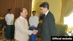 မြန်မာသမ္မတဦးသိန်းစိန်နဲ့ HRWကိုယ်စားလှယ်အဖွဲ့ တွေ့ဆုံ ( သတင်းမှတ်တမ်း နိုင်ငံတော်သမ္မတရုံး)
