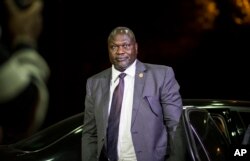 South Sudan's opposition leader Riek Machar arrives at the office of Ethiopia's Prime Minister for a meeting with South Sudan's President Salva Kiir, in Addis Ababa, Ethiopia, June 20, 2018.