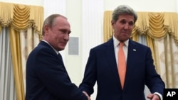 Russian President Vladimir Putin, left, and U.S. Secretary of State John Kerry shake hands during their meeting in the Kremlin in Moscow, Russia, July 14, 2016.