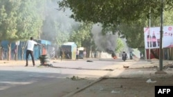 Une manifestation est en cours à N'Djamena, au Tchad, le 27 avril 2021.