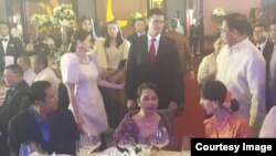 ဖိလစ်ပိုင်သမ္မတဟောင်း Arroyo နှင့် နိုင်ငံတော်အတိုင်ပင်ခံ ပုဂ္ဂိုလ် ဒေါ်အောင်ဆန်းစုကြည်တို့ကို ညစာစားပွဲတွင်တွေ့ရ