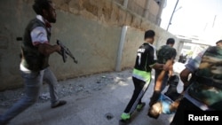Free Syrian Army fighters carry the body of a fellow fighter after he was shot by a sniper at Seif a Dawla district in Syria's northwestern city of Aleppo September 4, 2012. 