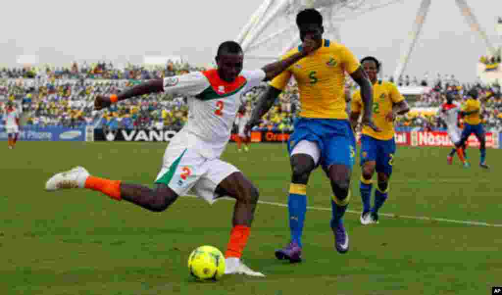 Niger's Maazou shoots past Gabon's Remy during their African Cup of Nations soccer match in Libreville