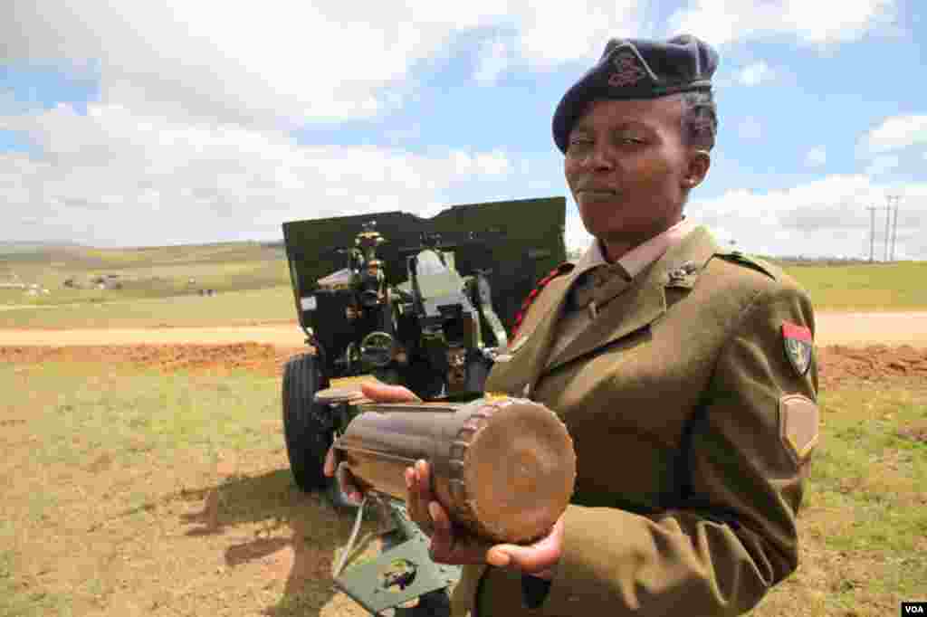 Lance Bombardier Fumani Bulebesi holds one of the canon shells fired for Nelson Mandela's 21-gun salute, Dec. 15, 2013. (Hannah McNeish for VOA)