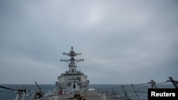 Tàu khu trục mang phi đạn dẫn đường USS John Finn và tàu chiến USS Gabrielle Giffords đã thực hiện các hoạt động với các tàu hải quân từ Nhật Bản và Úc hôm 7/2 và 8/2/2024