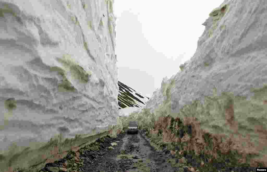 کشمیر میں برف باری کے مناظر