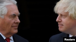 El secretario de Estado de EE.UU. Rex Tillerson y su homólogo británico Boris Johnson se reúnen en la cancillería británica en Londres. Mayo 26, 2017.