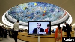 Zeid Ra'ad al-Hussein, Kepala Hak Asasi Manusia PBB nampak pada layar televisi saat berpidato di Sesi ke-36 Dewan Hak Asasi Manusia di PBB, Jenewa, Swiss, 11 September 2017.