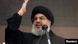 Pemimpin kelompok militan Lebanon Hizbullah, Sayyed Hassan Nasrallah memberikan pidato memperingati hari Ashura di Beirut, Kamis (14/11). 
