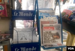 A French kiosk features coverage of the U.S. debate, as France gears up for its own presidential vote. (L. Bryant/VOA)