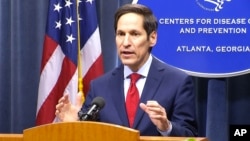 Pimpinan Pusat Pengawasan Penyakit AS (CDC), Dr. Tom Frieden memberikan keterangan mengenai ebola (foto: dok).