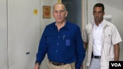 ທ່ານ Ehud Olmert ອະດີດນາຍົກລັດຖະມົນຕີ ອິສຣາແອລ (ຊ້າຍ)