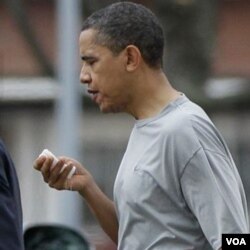 Presiden Barack Obama mengalami luka bibir setelah bermain basket hari Jumat, 26 November 2010.