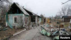 Donetsk xalqaro aeroporti yaqinidagi uy, 18-noyabr, 2014