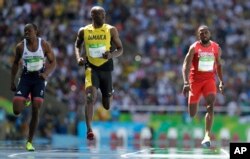 Jamaica's Usain Bolt, center, Trinidadand Tobago's Richard Thompson, right, and Britain's James Dasaolu compete in a men's 100-meter heat during the athletics competitions of the 2016 Summer Olympics at the Olympic stadium in Rio de Janeiro, Aug.