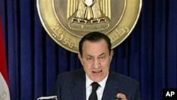Rais Hosni Mubarak wa Misri akilihutubia taifa Ferbuari 1 2011 akisema hatogombania tena madaraka.