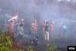 Seluruh pihak bekerja sama memadamkan kebakaran hutan dan lahan di Kalimantan Tengah. (Foto courtesy: SOB))