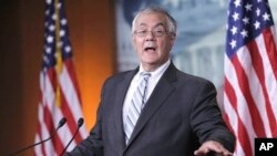 ທ່ານ Barney Frank ອະດີດສະມາຊິກສະພາຕໍ່າ ສັງກັດພັກ Democrat ຈາກ ລັດ Massachusetts