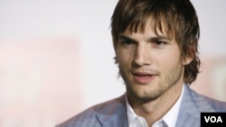 Ashton Kutcher es el cliente número 500, recibió una llamada de “felicitación y bienvenida” del empresario Richard Branson.