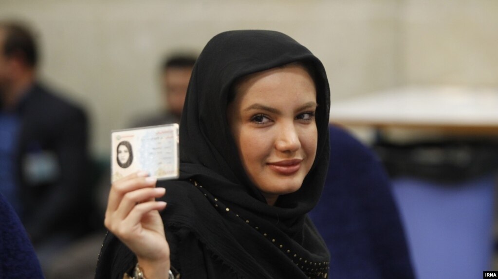 یکی از زنانی که برای نامزدی در انتخابات ریاست جمهوری ایران ثبت نام کرد