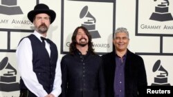 FILE - Nirvana and Foo Fighters musicians (L-R) Krist Novoselic, Dave Grohl and Pat Smear arrive at the 56th annual Grammy Awards in Los Angeles, Jan. 26, 2014.