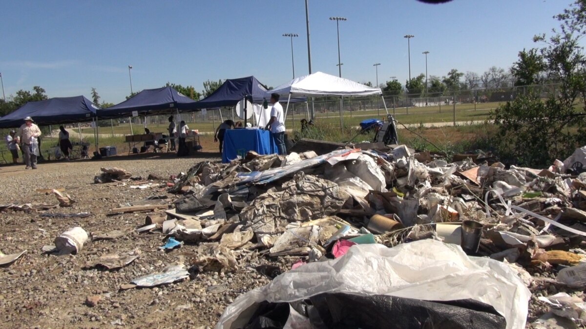 Los Angeles Pasang Penjerat Sampah untuk Cegah Pencemaran Laut