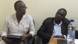 Jestina Mukoko (L), the head of Zimbabwe Peace Project, a civic organization that documents cases of human rights abuses, addresses journalists in Harare March 13, 2015. (Sebastian Mhofu/VOA)