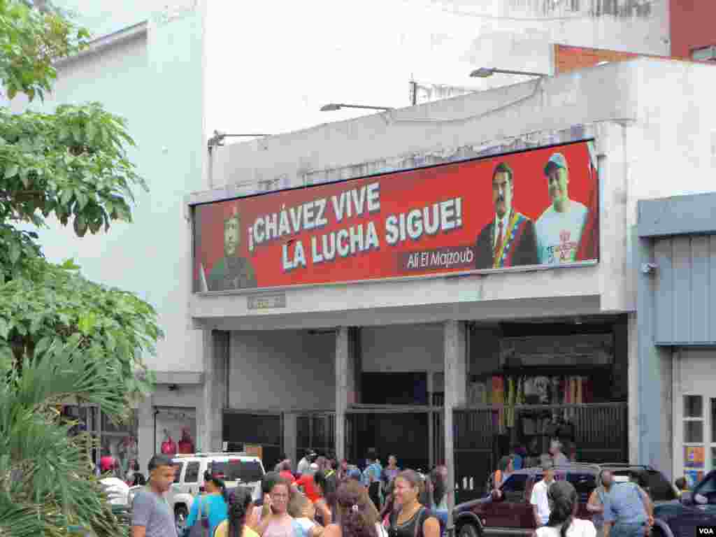 An election sign for the ruling Socialist party in Caracas. (A.Algarra/VOA)