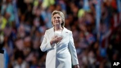 Hillary Clinton memberikan pidato penerimaan nominasi capres Partai Demokrat di malam terakhir Konvensi Nasional Partai Demokrat di Philadelphia Kamis (28/7).
