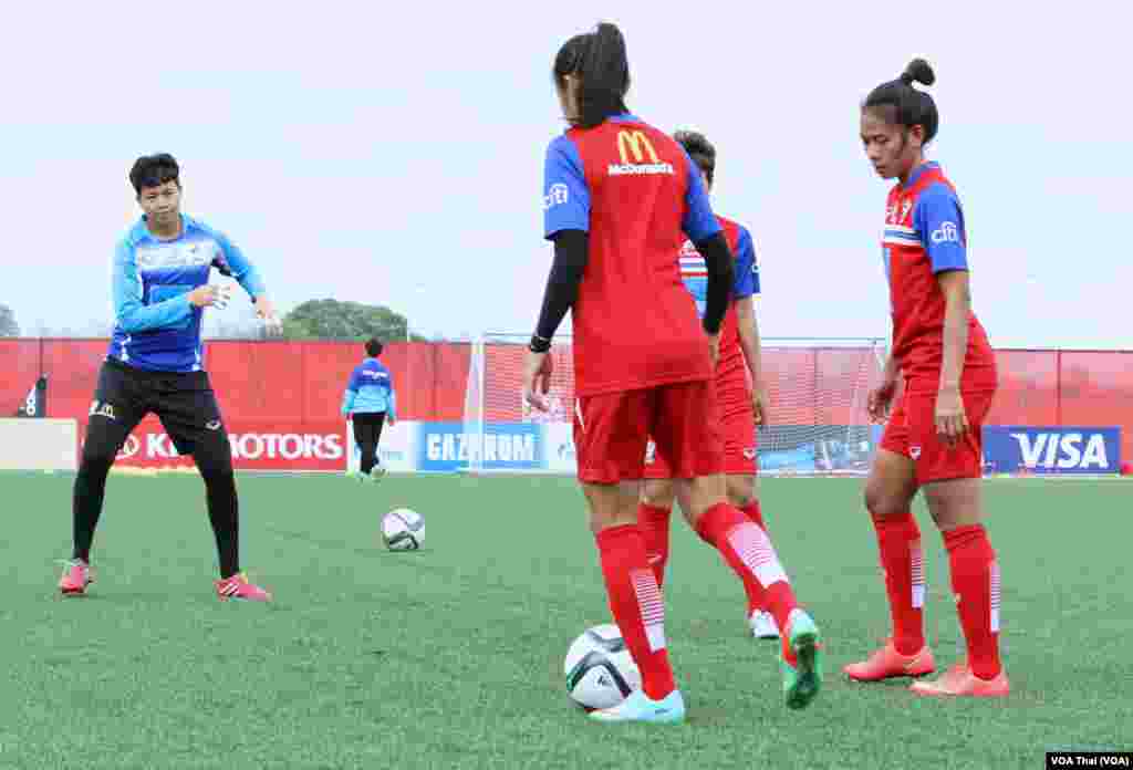 Thai training before 2nd match with Ivory Coast