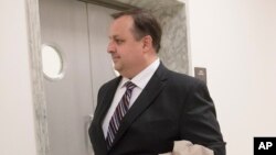 Walter M. Shaub Jr., director of the U.S. Office of Government Ethics, is resigning to take a new job at the Campaign Legal Center, a nonprofit in Washington that mostly focuses on violations of campaign finance law. 