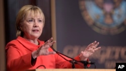 Mantan Menlu AS Hillary Clinton berbicara di Universitas Georgetown di Washington DC hari Jumat (31/3).