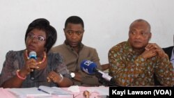 Brigite Adjamagbo, Jean Kissi et Jean-Pierre Fabre, lors de la conférence de presse à Lomé, au Togo, le 1er mars 2018. (VOA/Kayi Lawson)