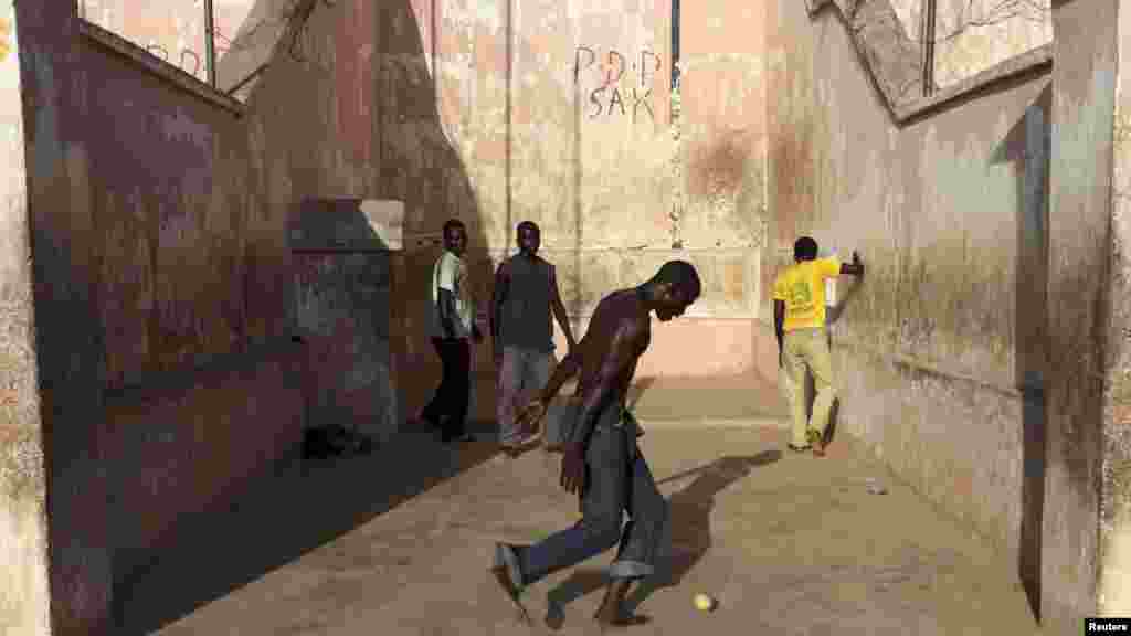 Youths play a game of Eton fives in Katsina.