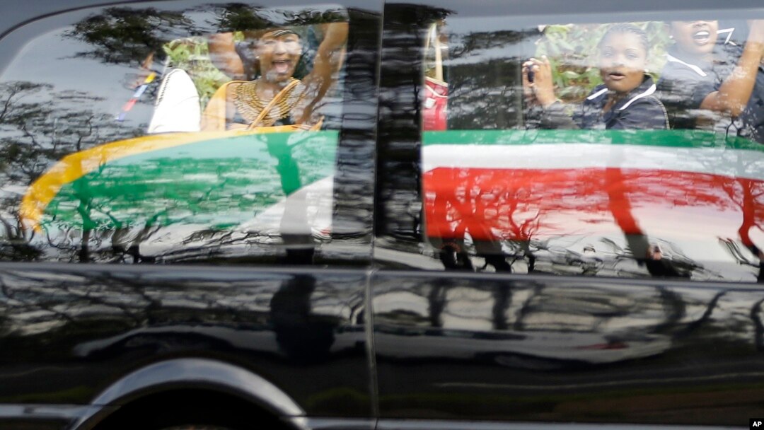 People react as the procession for former South African president Nelson Mandela leaves the military hospital in Pretoria, Dec. 11, 2013.