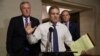 Los representantes Mark Meadows, Jim Jordan y Lee Zeldin hablan a los medios de comunicación antes de escuchar el testimonio de George Kent. Foto Reuters.