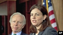 Senators Kelly Ayotte (r) and Joseph Lieberman on Capitol Hill, May 11, 2011