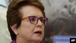 La leyenda del tenis, Billie Jean King, es una de los miembros de la delgación estadounidense que va a los Juegos Olímpicos de Sochi, que es abiertamente gay. Ella participará como entrenadora.