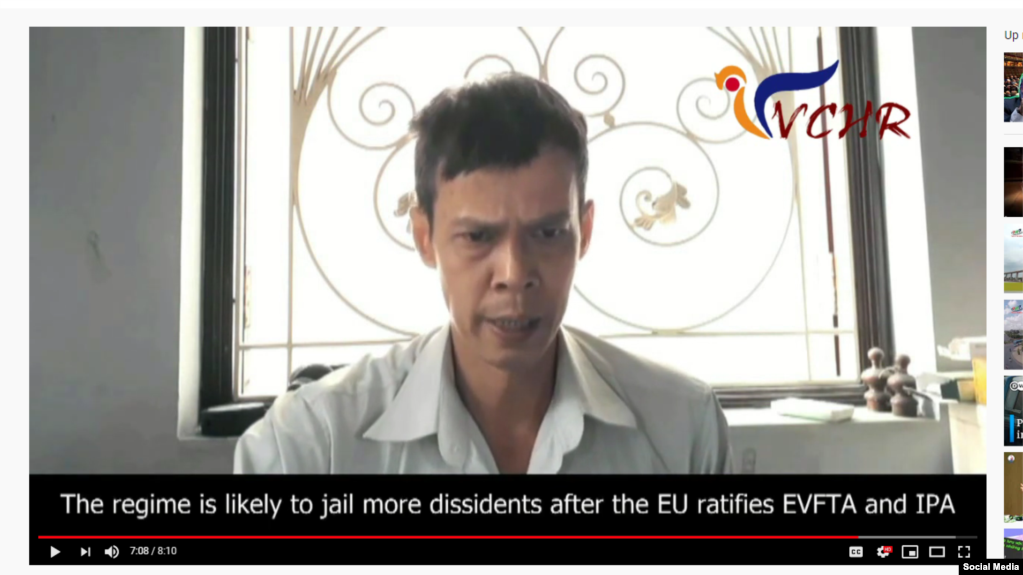 Ông Phạm Chí Dũng phát biểu trong video quay sẵn, được trình chiếu tại một hội nghị nhân quyền ở châu Âu hôm 3/12/2019. Chụp từ YouTube Quê Mẹ.