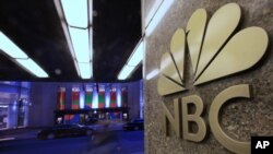 Logo NBC di kantor pusat di New York, 21 Agustus 2009. (Foto: AP/dok)