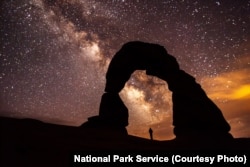 Delicate Arch at night