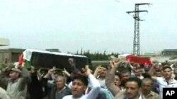 叙利亚人为最近冲突中身亡的人举行葬礼