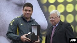 Ylli i futbollit brazilian Ronaldo përfundon karrierën e suksesshme me ekipin kombëtar